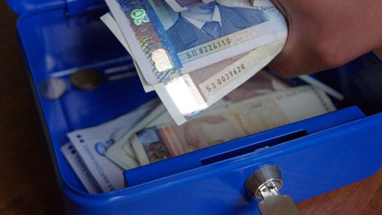 Българите най-често спестяват за "черни дни"