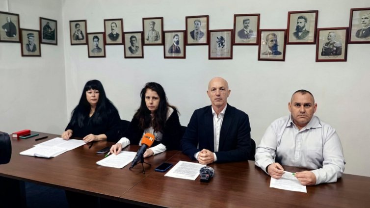 "Възраждане": Варненка не е виждала дъщеря си от година заради произвол на социалните служби