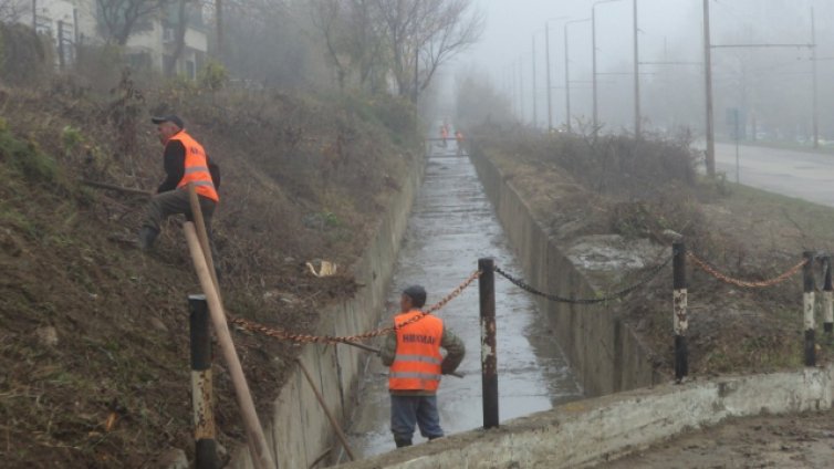 Азот обагрил в червено водата до подстанция „Максуда“