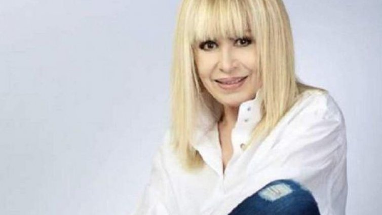 А пък наша Лили хвърли в смут почитателите си: Сдобила се с руската "Спутник V"