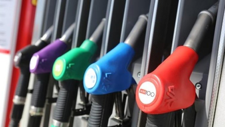 Гориво - хем с отстъпка, хем с клиентската карта, но... Уловка ни дебне!