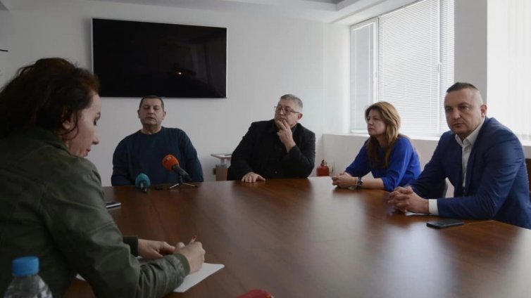 Шефът на ВиК каза защо стават авариите с водопровода в „Бриз”