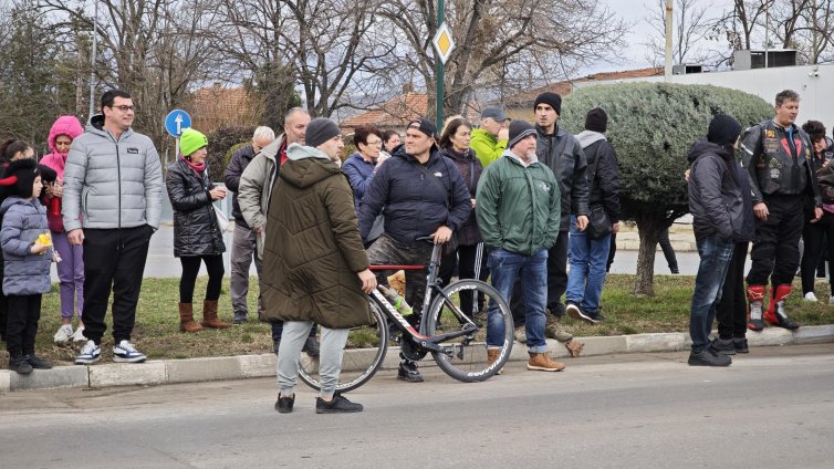 Стотици блокираха Нова Загора след двойна смърт на пътя