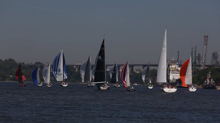 Уникално зрелище предлагат днес каналните гонки на Varna Channel Cup във Варна