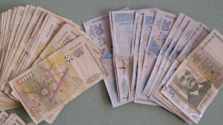 Минималните прагове - една напред, две назад