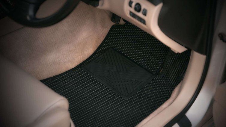 Как да предпазите багажника от замърсяване – предимствата на качествените гумени стелки 