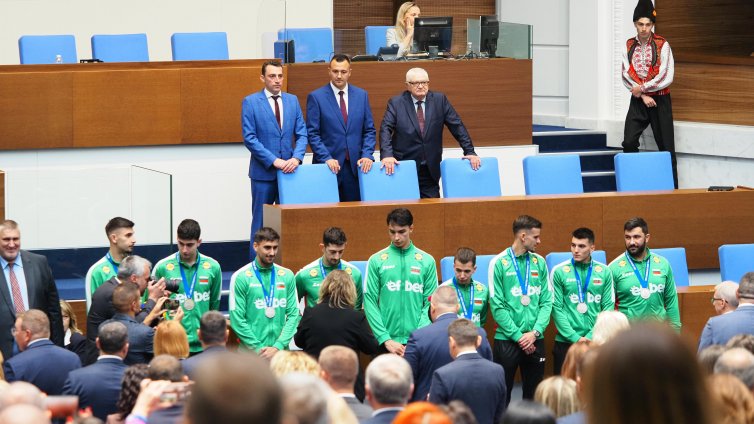 Волейболните национали отидоха в парламента