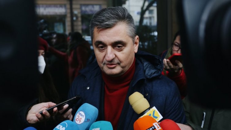 БСП изключи от редиците си Кирил Добрев