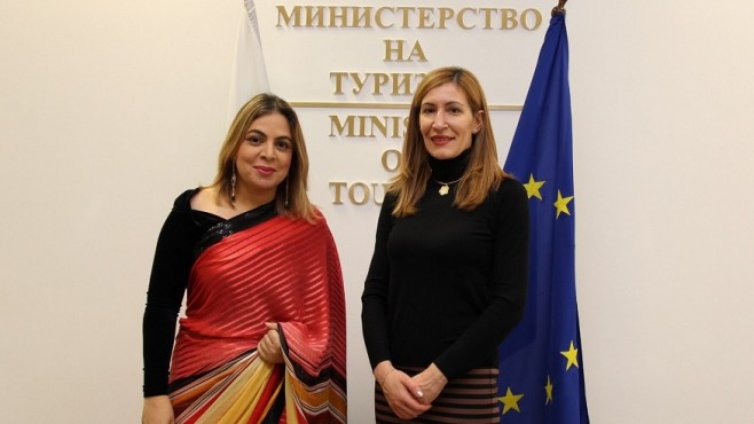 Министерството на туризма разработва индийския пазар за повече туристи и инвестиции