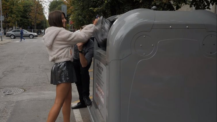 Слагат нови контейнери за смет и във варненския кв. "Младост"