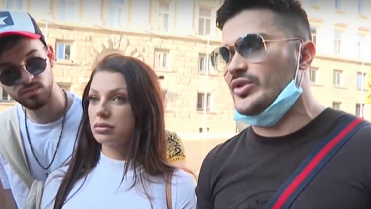 COVID-19 изкара фолк звездите на жълтите павета