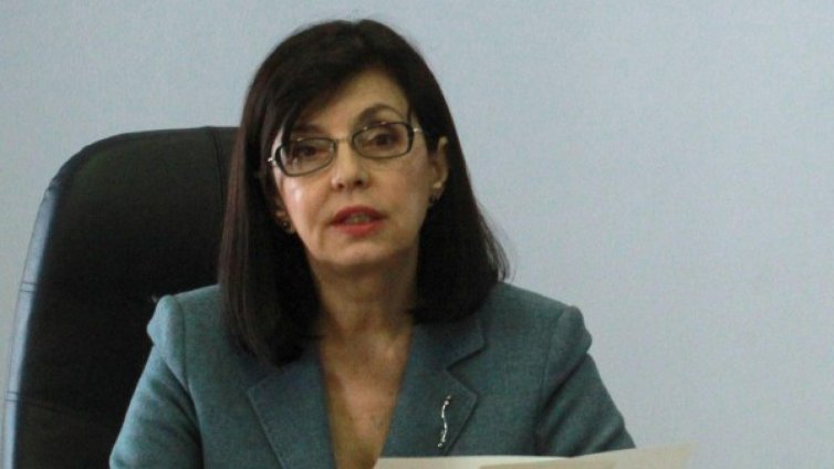 МОН ще гледа записите от всички камери на матурите