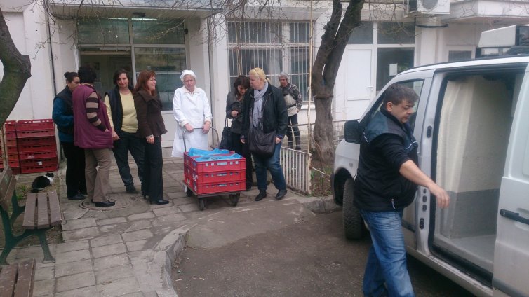 Дариха 240 кг пилешко месо за социалния патронаж във Варна