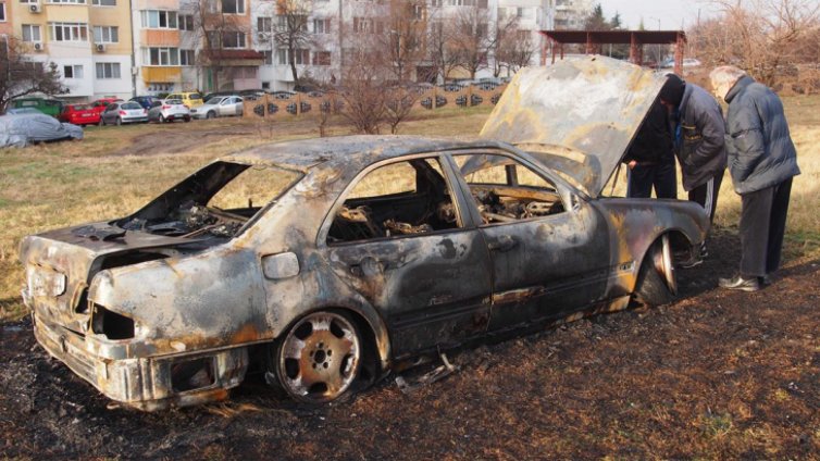 Варненец сам си запали автомобила