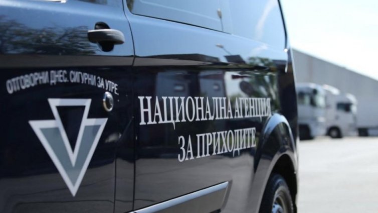 НАП и КЗП проверяват мебелни магазини