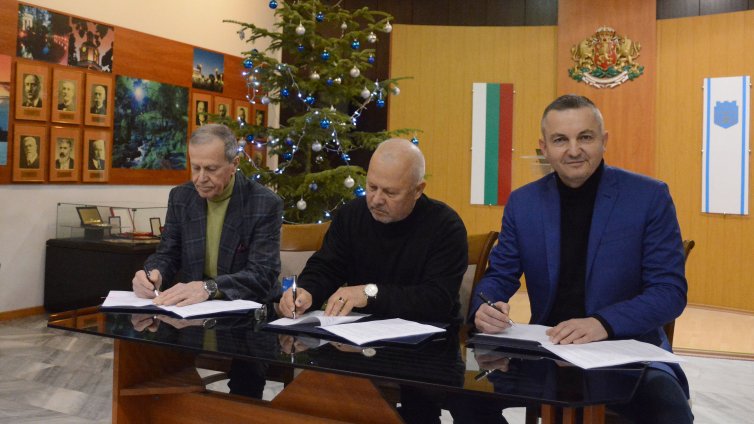 Вдигат заплатите на 344 социални работници във Варна