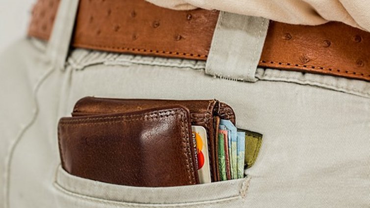 Деца върнаха изгубен портфейл с 350 лева  