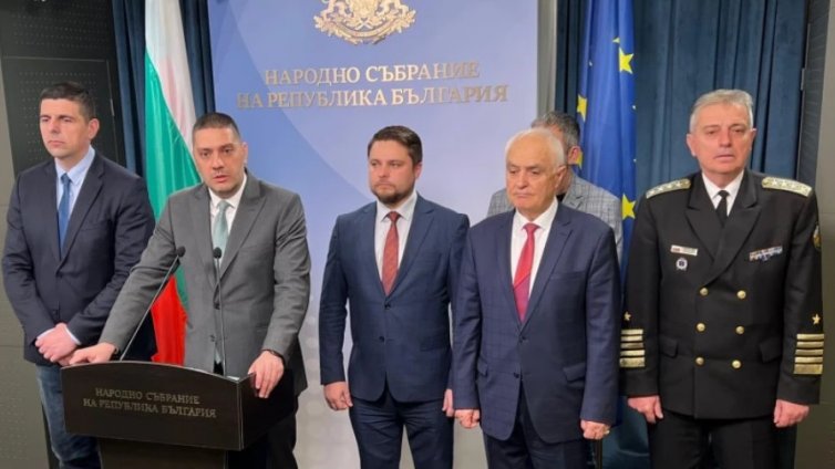 Предложение: С 30% по-високи заплати за военните