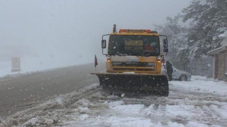 Властите спасяваха закъсали варненци през нощта