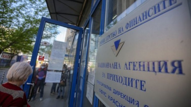 Гюров "би шута" и на шефа на НАП