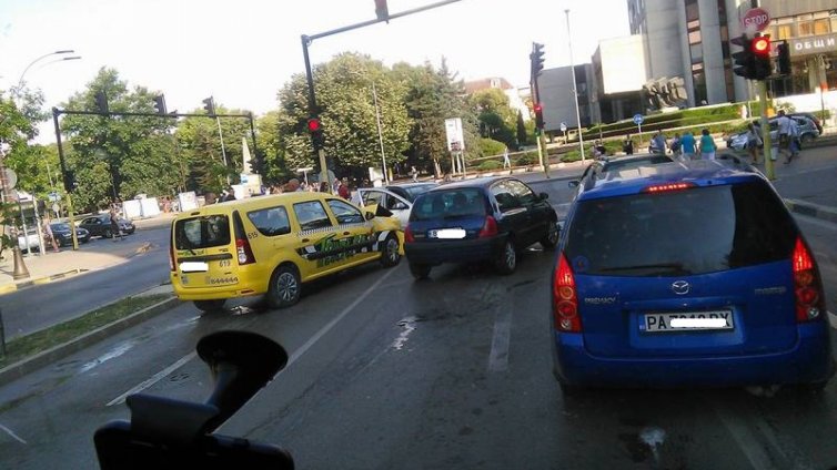 Възстановено е движението при общината във Варна