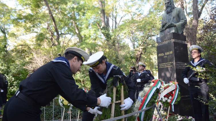 Варна празнува Деня на народните будители