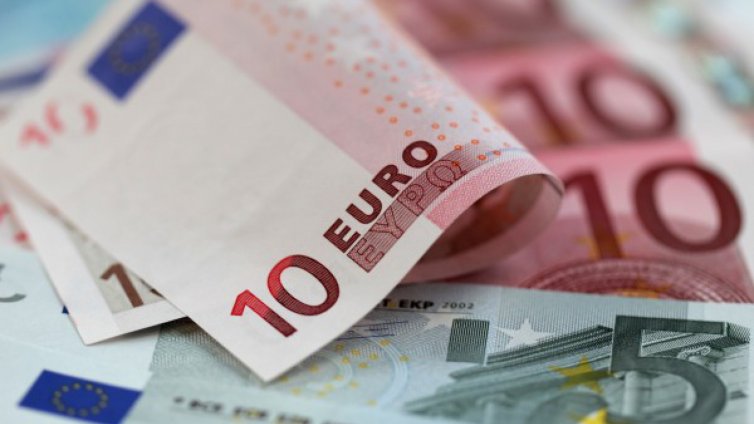 Доверчив германец преметнат с 40 бона от бургаска двойка