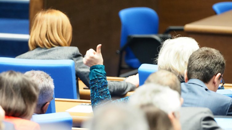  Бюджет 2026 продължава да всява напрежение в НС