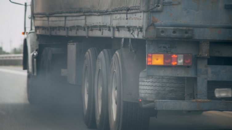 Спирaт движението на камионите над 12 т по автомагистралите