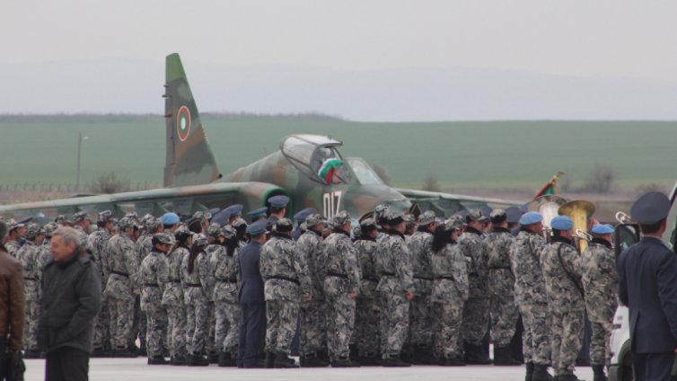 Модернизацията на армията - забавена не от днес, а от години  