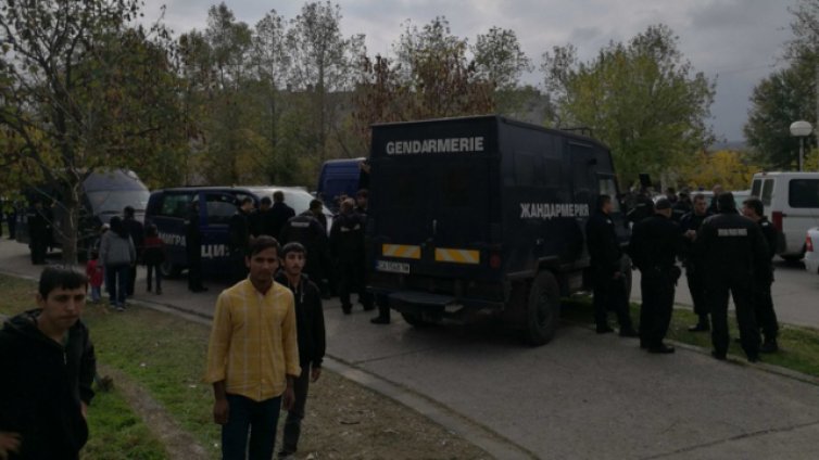 Бежанците в Харманли се кротнаха