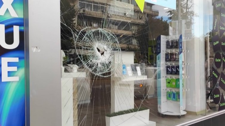 Потрошиха офиса на мобилен оператор в центъра на Варна