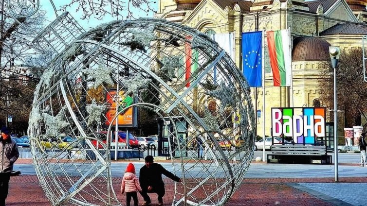 Ясно и топло време в понеделник по морето