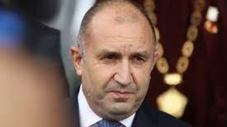 Президентът Радев с поздравление за Коледа
