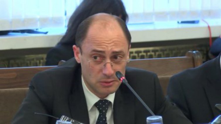 Пенсионните фондове поискаха оставката на зам.-шефа на КФН