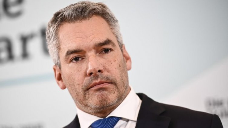 Карл Нехамер полага клетва за канцлер на Австрия