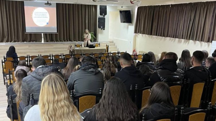 Гимназисти по туризъм от Варна се включиха в националната кампания за финансова грамотност