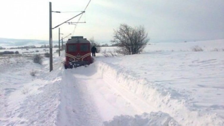 Добрич – трети ден блокиран от сняг и навявания  