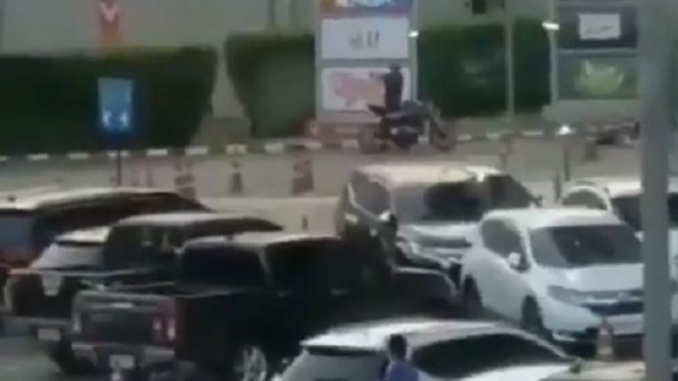 Войник уби 12 минувачи