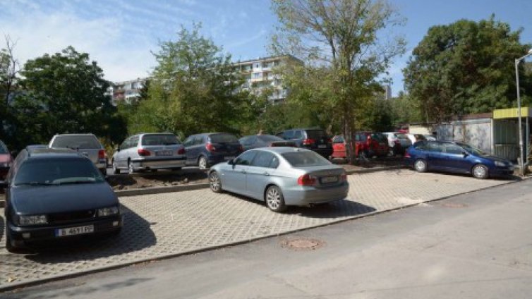 Нов паркинг изградиха на ул."Генерал Георги Попов" във Варна