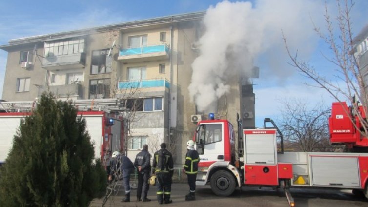 Мъж загина при пожар в дома си