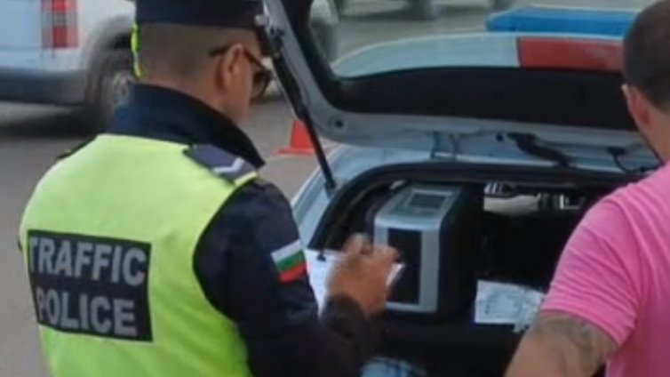 Спипаха надрусан младеж зад волана в "Галата"