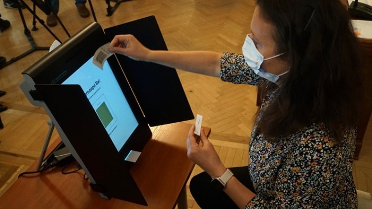 "Дневникът е подправен"&hellip; Вотът опорочен? Как проверяват машините?
