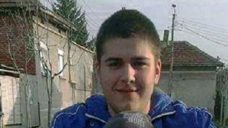 Близки и приятели изпратиха Алекс