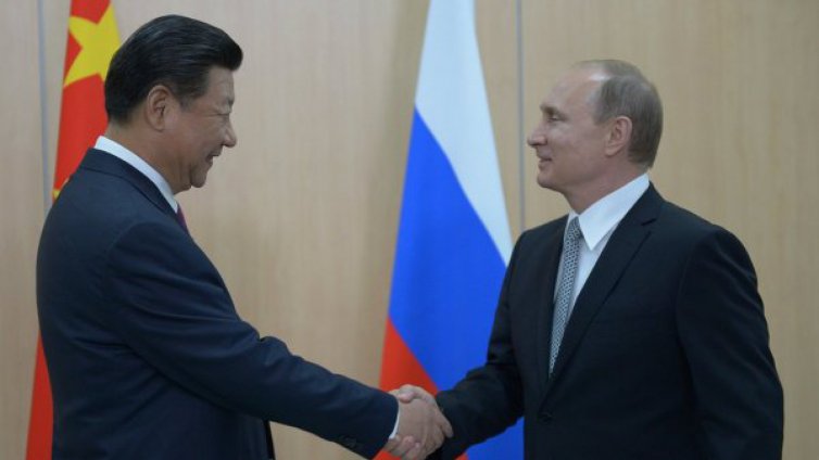 Владимир Путин занесе руски сладолед на Си Цзинпин  