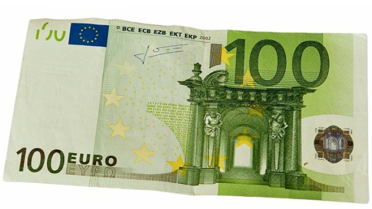 С фалшиви 100 евро платил чужденец във Вършец