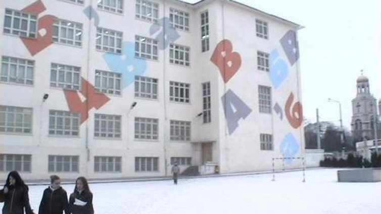В СОУ „Димчо Дебелянов“ учат на студено