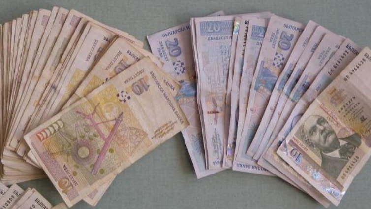 Арестуваха трима за множество телефонни измами