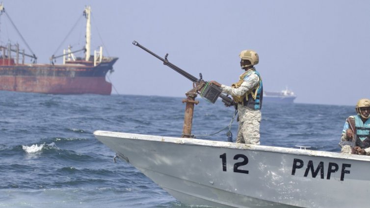Хутите атакуваха с ракети контейнеровоз в Червено море