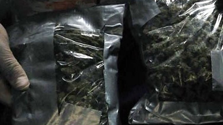Задържаха трима в София за производство на наркотици